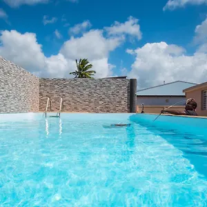 https://studio-chaleureux-au-centre-ville-de-port-louis.comcaribbean.com